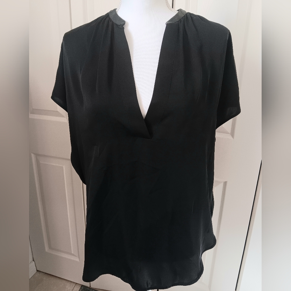 Vince 100% Silk Black V-Neck Dolman Sleeves Blouse with Leather Collar. Size S.